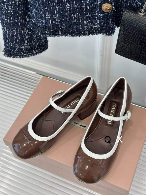 Picture of Miumiu Shoes _SKUMiuMiusz35-405CMJX110418020
